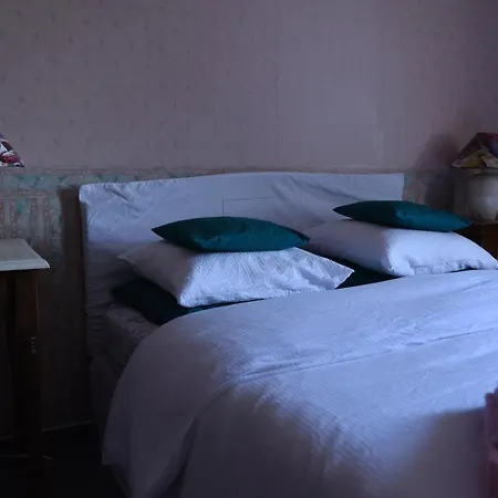 La Maison En Aveyron Frühstückspension